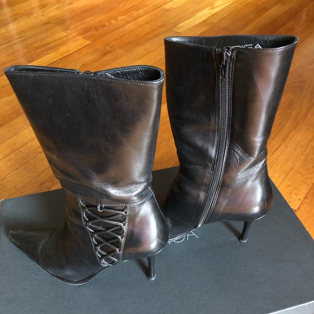 7 M Black Leather Boots. Made in Italy